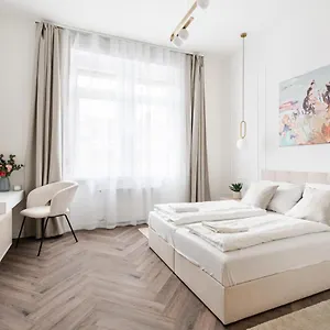 E13 - Grand Boulevard Heritage - Location By Bqa , Budapest Ungheria